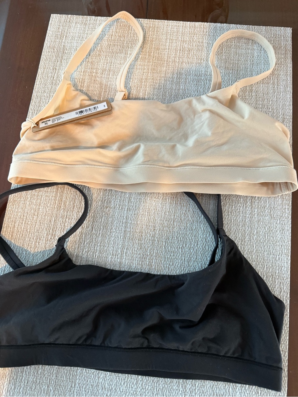 NWT SKIMS FITS EVERYBODY Lightweight Seamless Bralettes in Nude & NWOT Black-MED